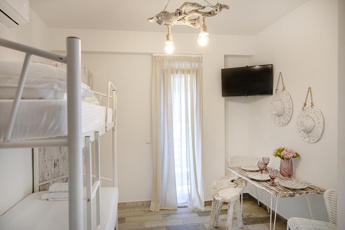 Meltemi Luxury Apartments Nea Roda Buitenkant foto