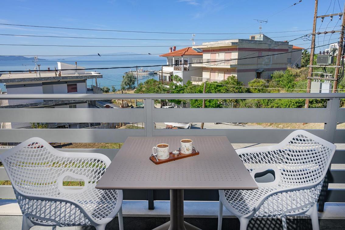 Meltemi Luxury Apartments Nea Roda Buitenkant foto