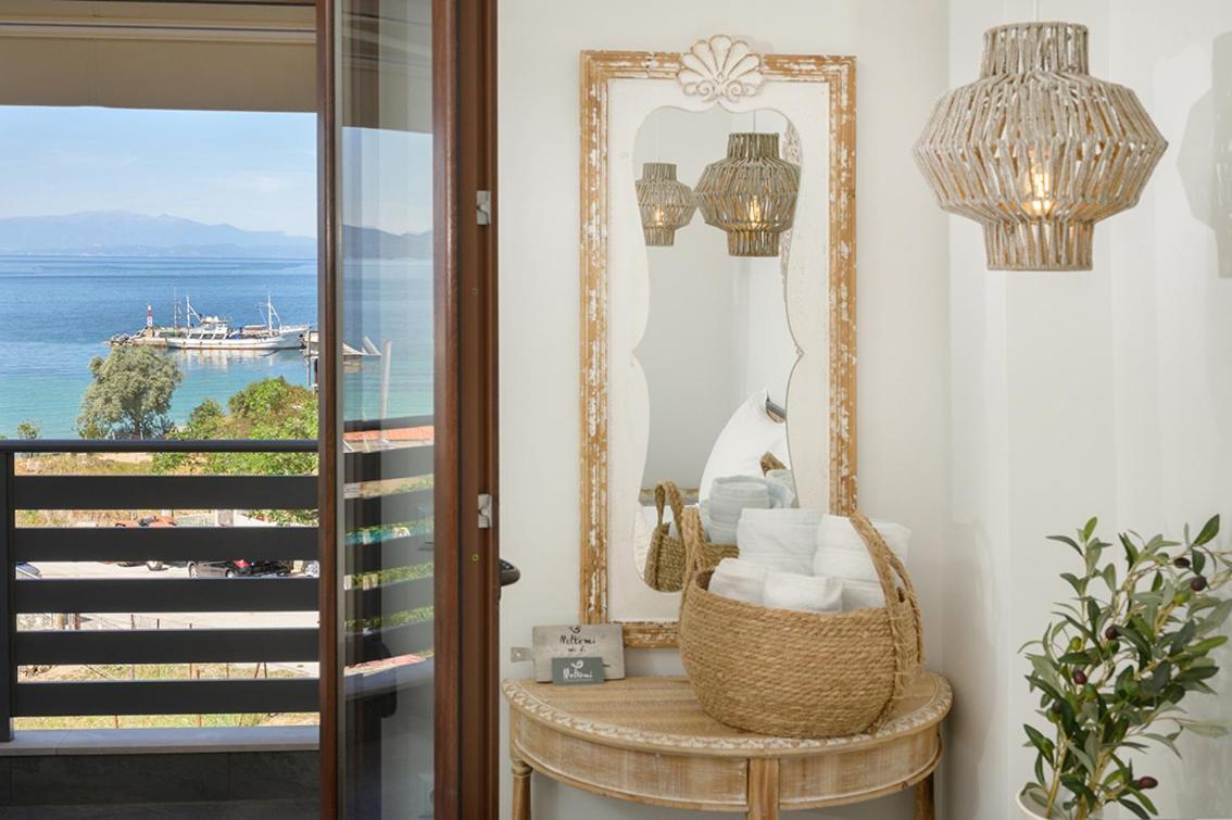 Meltemi Luxury Apartments Nea Roda Buitenkant foto