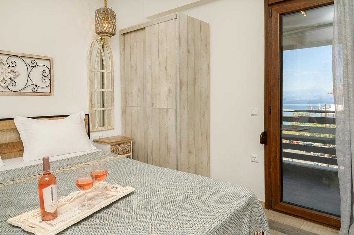Meltemi Luxury Apartments Nea Roda Buitenkant foto