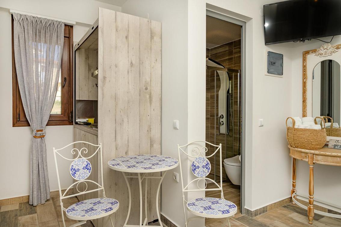 Meltemi Luxury Apartments Nea Roda Buitenkant foto