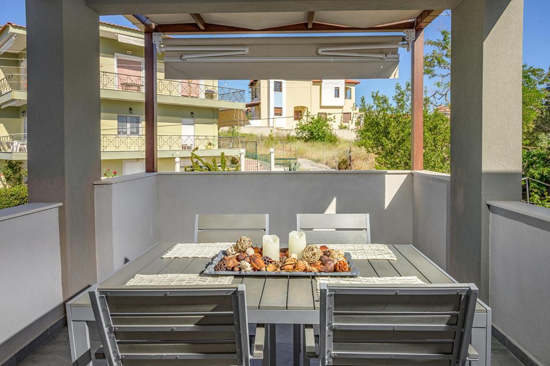 Meltemi Luxury Apartments Nea Roda Buitenkant foto