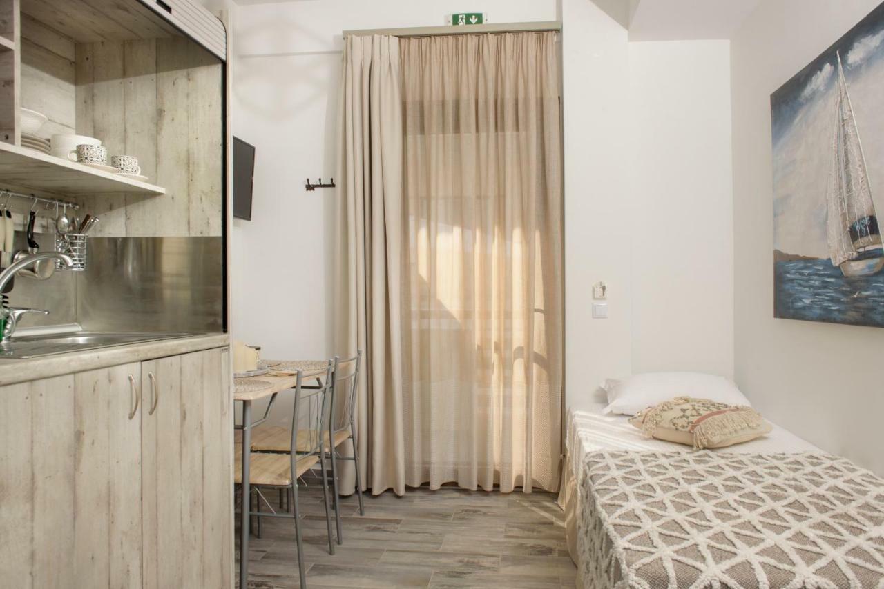 Meltemi Luxury Apartments Nea Roda Buitenkant foto
