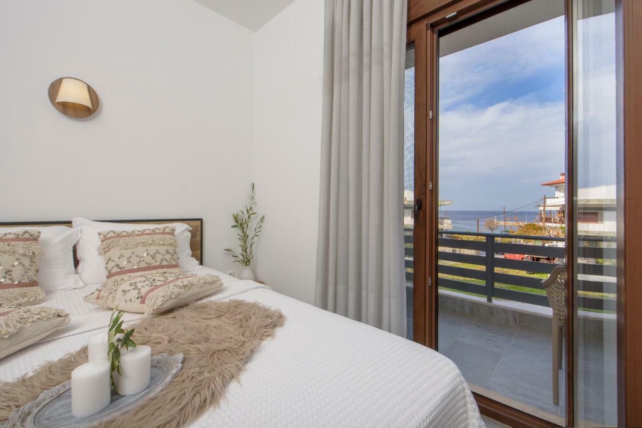 Meltemi Luxury Apartments Nea Roda Buitenkant foto
