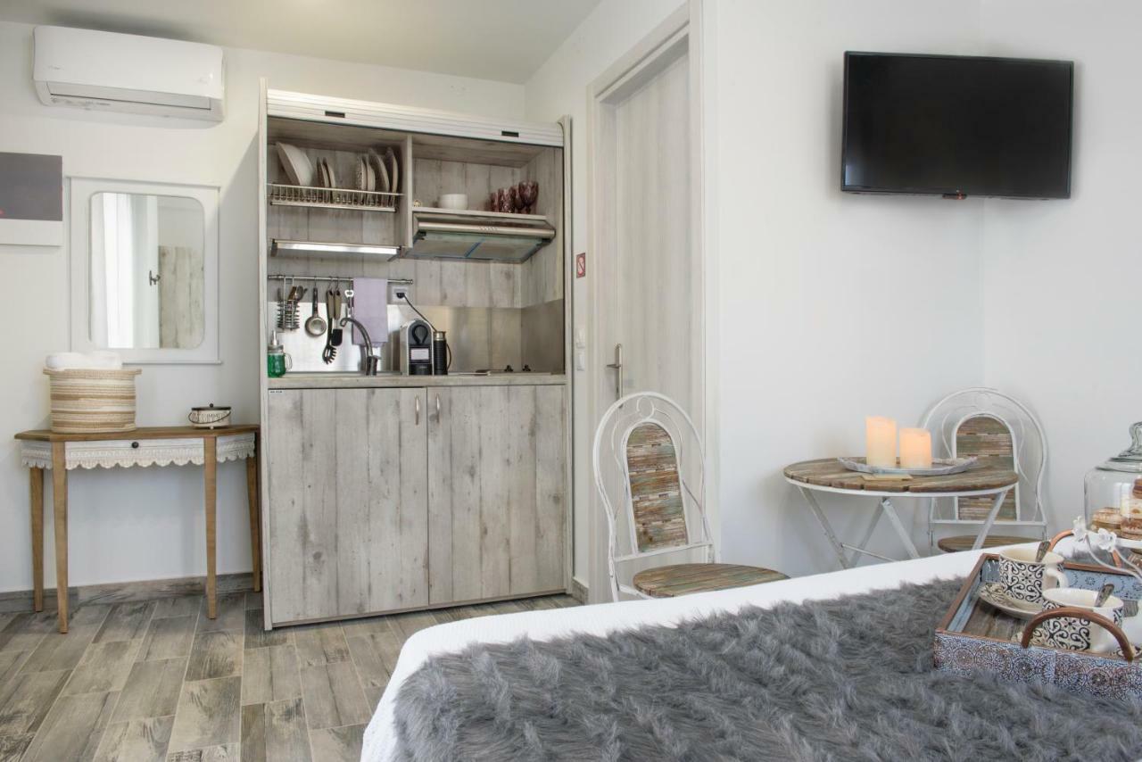Meltemi Luxury Apartments Nea Roda Buitenkant foto