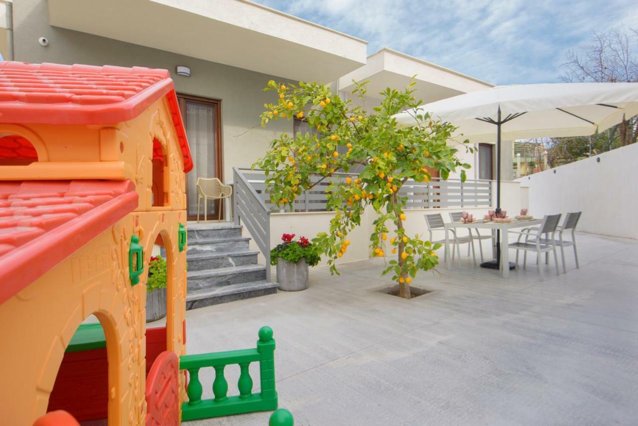 Meltemi Luxury Apartments Nea Roda Buitenkant foto